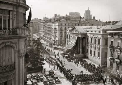 Solemne ceremonia de la toma de posesión de Manuel Azaña en su cargo de Presidente de la Segunda República en mayo de 1936 (Archivo Regional de la Comunidad de Madrid/ Fondo Martín Santos Yubero).