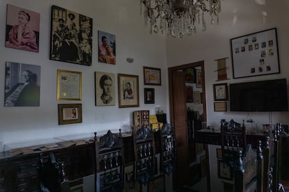 Un cuarto de la Casa Roja de Frida Kahlo que funciona como oficina de la Fundación Familia Kahlo.