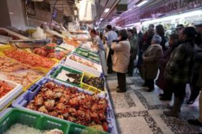 En la imagen, una pescadería en el madrileño mercado de Chamberí. EFE/Archivo