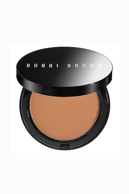 En Bobbi Brown puedes encontrar esta base bronceadora en tres tonos diferentes que se pueden aplicar en todo tipo de pieles (40 euros aprox).