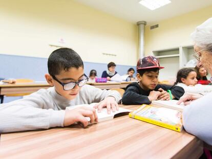 Un grupo de ni&ntilde;os durante una de las clases del proyecto de mediaci&oacute;n escolar.