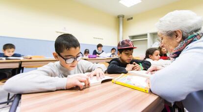 Un grupo de ni&ntilde;os durante una de las clases del proyecto de mediaci&oacute;n escolar.