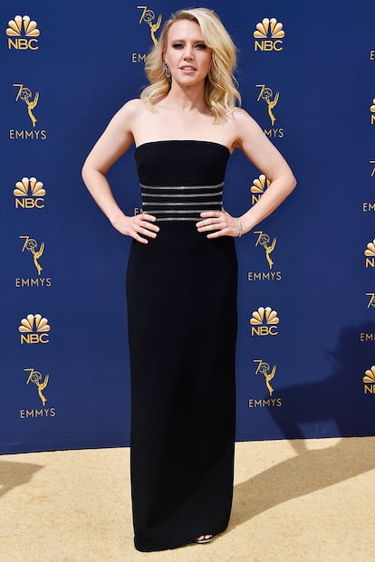 Kate McKinnon, nominada a mejor actriz de reparto en comedia por Saturday Night Live, eligió un sencillo vestido palabra de honor de Alexander Wang.