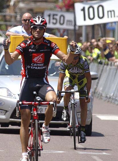 Alejandro Valverde gana ayer el Campeonato de España por delante de Óscar Sevilla.