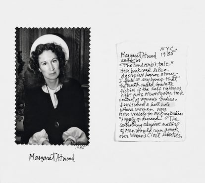 Retrato de Margaret Atwood, autora de la novela distópica 'El cuento de la criada'. Nueva York, 1985.