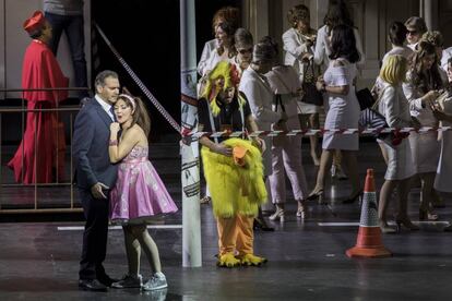 Sarastro, Pamina y Papageno en la escena final del primer acto de 'La flauta mágica'.