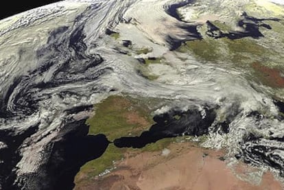 An Aemet image showing the advance of the cold front toward Iberia.