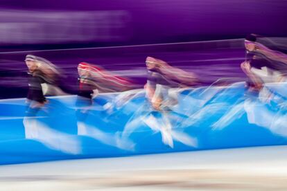 Patinadores alemanes entrenan en el Gangneung Oval en Gangneung (Coreal del Sur). Los Juegos Olímpicos de Invierno de PyeongChang 2018 se celebrarán del 9 al 25 de febrero.