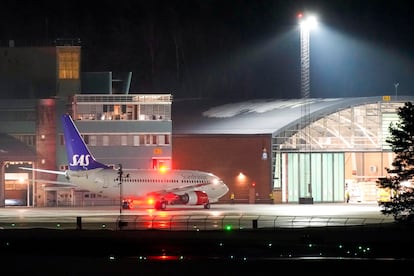El avión medicalizado en el que Harald de Noruega llegó a Oslo el domingo 3 de marzo.