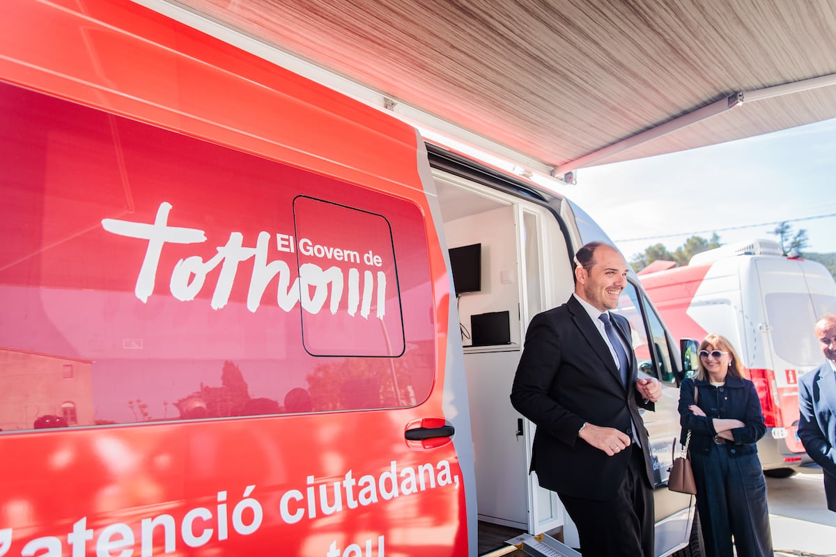 La Generalitat fleta cinco furgonetas como oficinas móviles de atención ciudadana en 200 municipios