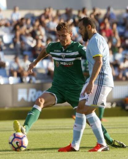 Marcelo Díaz pugan con Mantovani, del Leganés