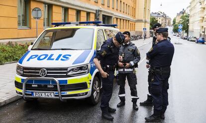 Cuatro agentes de la policía de Suecia, el pasado 30 de julio en Estocolmo.