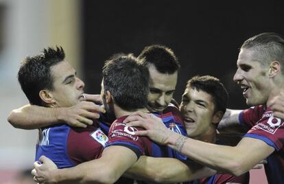 Los jugadores del Eibar celebran un gol al Getafe