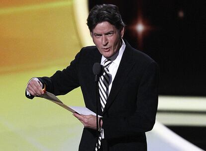 Charlie Sheen presentó el premio a mejor actor de comedia