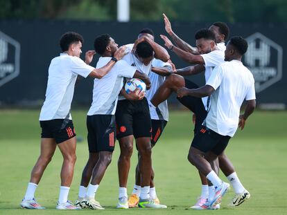 Jugadores de Colombia se divierten durante una sesión de entrenamiento en Houston, el 23 de junio de 2024.