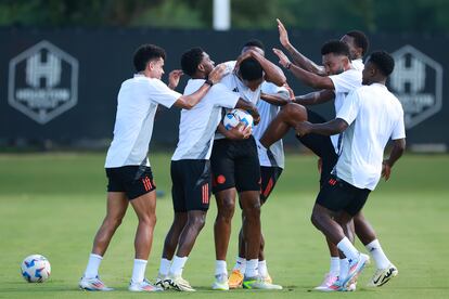 Jugadores de Colombia se divierten durante una sesión de entrenamiento en Houston, el 23 de junio de 2024.