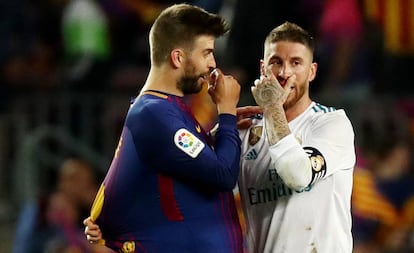 Piqué y Ramos durante el último clásico, en mayo de 2018.