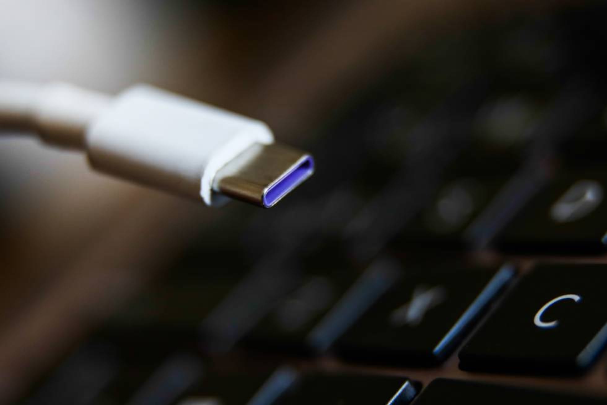 El USB del futuro: duplicará con creces su capacidad de potencia a 240W ...