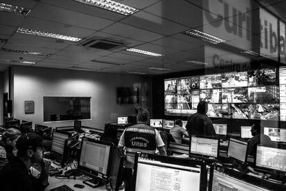 Sala de controle do Sistema de Transporte Coletivo de Curitiba.