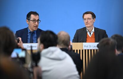 German Agriculture Minister Cem Oezdemir and Health Minister Karl Lauterbach.