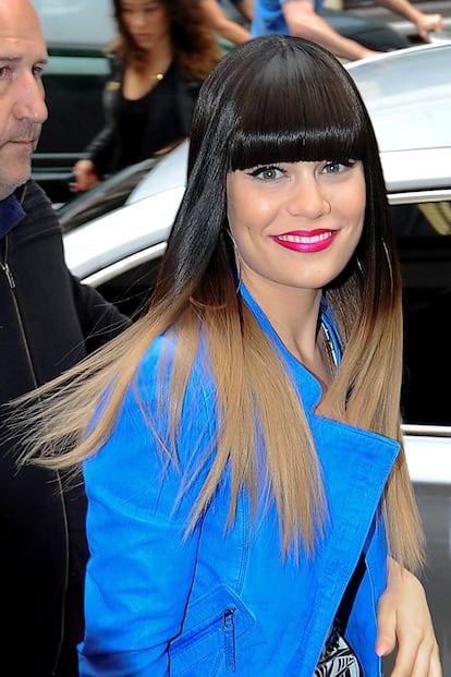 Las puntas decoloradas de inspiración californiana también son aptas para melenas ultralisas como la de Jessie J (en su caso, es una peluca, pero sirve como ejemplo).