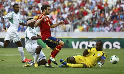 Cesc, en una de las primeras ocasiones del partido.