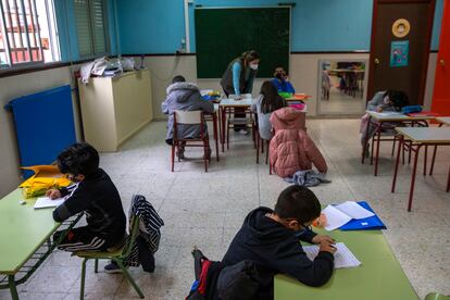 Una clase en el colegio Giner de los Ríos en Fuenlabrada, Madrid.