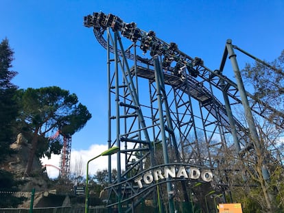 Alumnos madrileños montándose en Tornado, una de las atracciones incluidas en las Jornadas de la Física de este año.