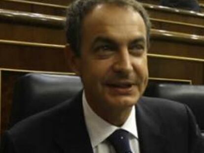 El presidente del Gobierno, José Luis Rodríguez Zapatero, durante su comparecencia extraordinaria hoy en el pleno del Congreso