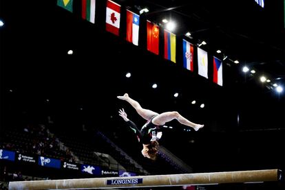 La primera campeona del mundo nacida en Italia, all por 2006, ha vuelto. Tras encadenar lesin tras lesin y penar en los Juegos de Pekn 2008, la gimnasta de mirada desafiante y carcter ultracompetitivo vuelve a liderar al equipo italiano. Eso s,  a punto de cumplir 20 a?os, y el diminuto cuerpo lleno de costurones,  no est entre las favoritas. Solo ha logrado pasar de los 14,000 puntos en suelo.