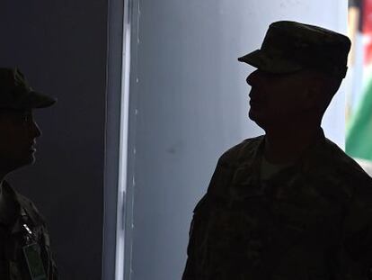 Soldados de la ISAF en la ceremonia por el fin de la misi&oacute;n afgana.