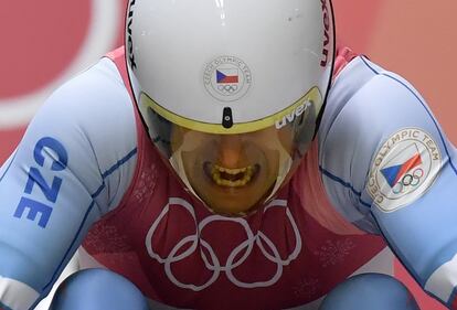 Ondrej Hyman, de República Checa, momentos antes de la competición en la prueba de Luge masculino, el 11 de febrero de 2018.