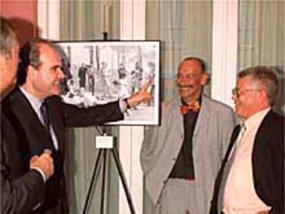 De izquierda a derecha, Manuel Chaves, Pablo Juliá y Juan de Dios Mellado, ayer, junto a la famosa <i>foto de la tortilla</i>.