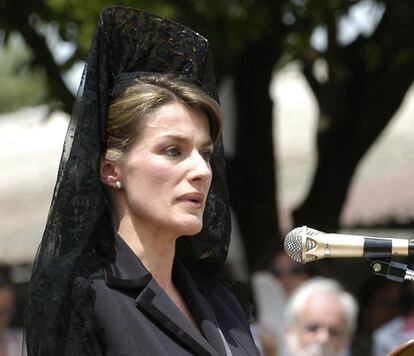 Letizia Ortiz pronunció en junio de 2005 su primer discurso en un acto oficial como princesa de Asturias, tras amadrinar la bandera nacional en los actos del XXV aniversario de la creación de la Unidad de Acción Rural de la Guardia Civil, en Logroño.