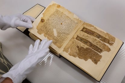 María Isabel Calero shows the copy of the Koran.