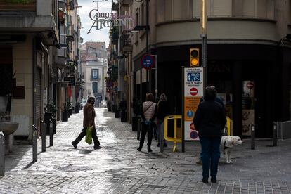 Una calle del centro de Igualada en abril.