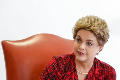 Dilma no encontro com os correspondentes.