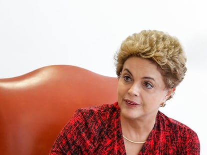 Dilma no encontro com os correspondentes.