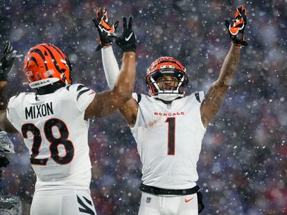 Cincinnati Bengals wide receiver Ja'Marr Chase (1) and Cincinnati Bengals running back Joe Mixon (28) motion for a touchdown against the Buffalo Bills during the third quarter of an NFL division round football game, Sunday, Jan. 22, 2023, in Orchard Park, N.Y.