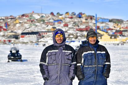 Dos vecinos del poblado 
pesquero de Uummannaq.