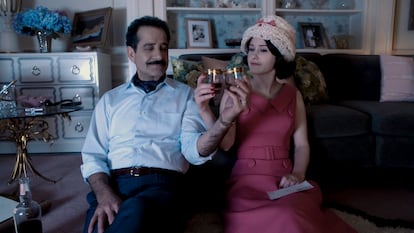 Tony Shalhoub y Rachel Brosnahan, en el segundo episodio de la cuarta temporada de 'La maravillosa señora Maisel'.