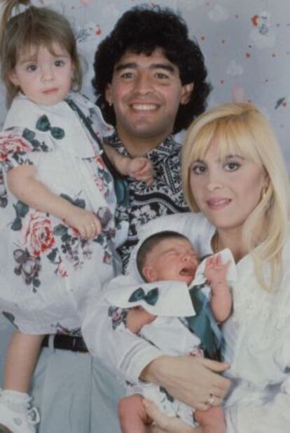 A photo of Maradona and his former wife with their two daughters.