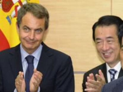 Zapatero defiende sus reformas para calmar a los inversores japoneses