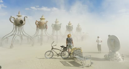 'The Lost Tea Party' ('La fiesta perdida del té'), una instalación del artista Alex 'Wreckage' Wright. 