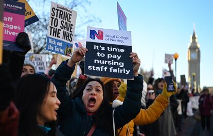 Protesta de enfermeras en Londres, este jueves. 