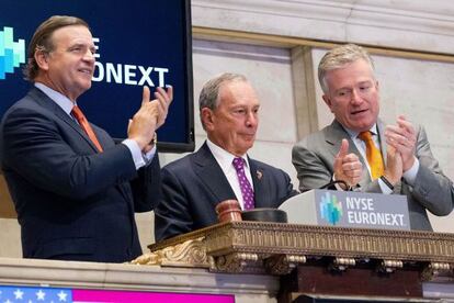 El alcalde Michael Bloomberg abre las operaciones en el NYSE esta mañana.