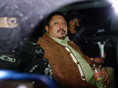 Uriel Carmona en custodia de la Policía de Investigación, el 1 de septiembre en Ciudad de México.