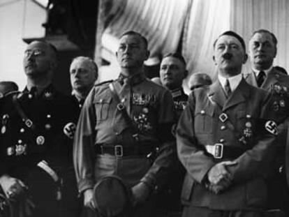 Adolf Hitler, en 1937 en Núremberg, rodeado de algunos de sus colaboradores, entre ellos Hess, Himmler y Streicher.