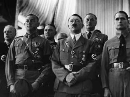 Adolf Hitler, en 1937 en Núremberg, rodeado de algunos de sus colaboradores, entre ellos Hess, Himmler y Streicher.