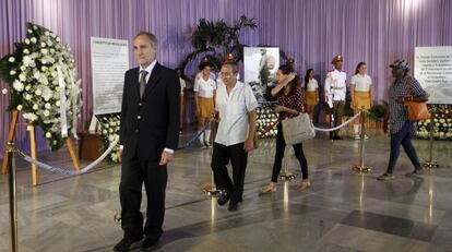 El embajador de Espa&ntilde;a en Cuba, Juan Francisco Montalv&aacute;n, en las honras f&uacute;nebres del l&iacute;der cubano Fidel Castro.